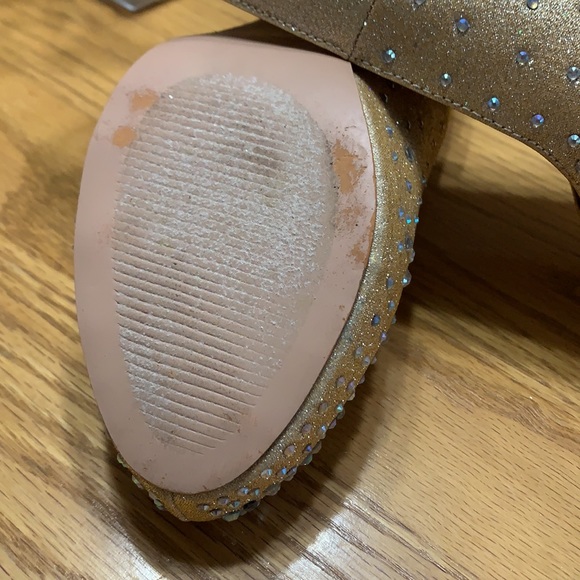 Gold, shimmery, glittery high heeled shoe - Picture 4 of 6